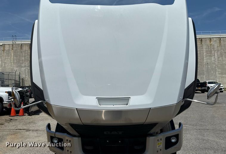 image for item MZ9406 2013 Caterpillar CT660S semi truck