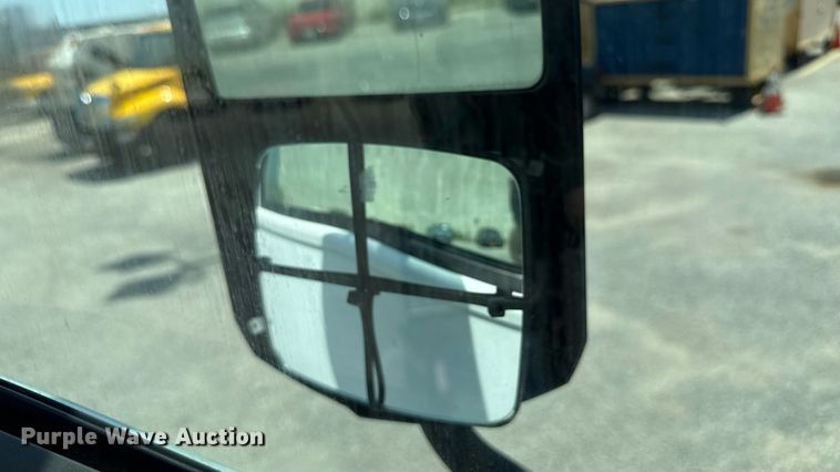 image for item MZ9406 2013 Caterpillar CT660S semi truck