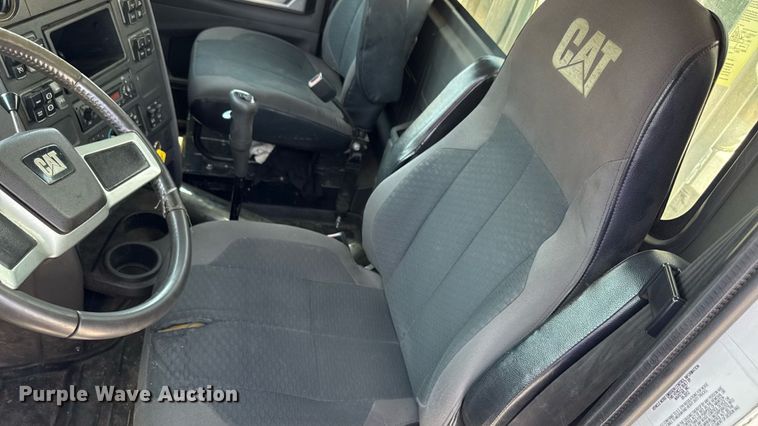 image for item MZ9406 2013 Caterpillar CT660S semi truck