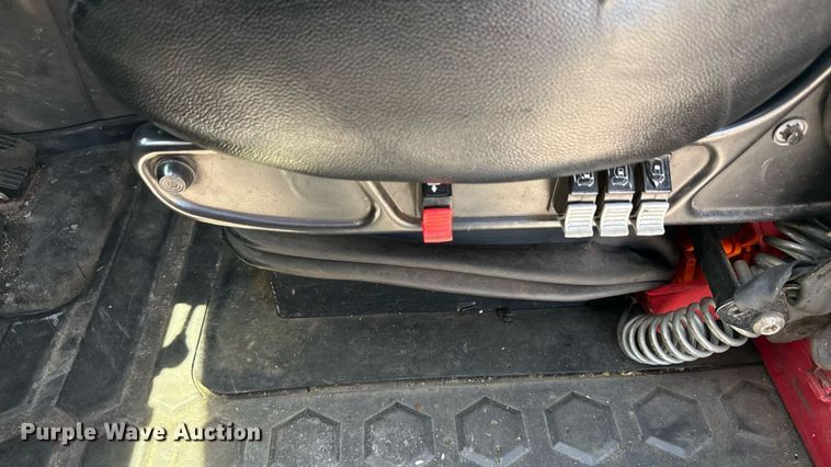 image for item MZ9406 2013 Caterpillar CT660S semi truck