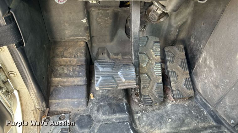 image for item MZ9406 2013 Caterpillar CT660S semi truck