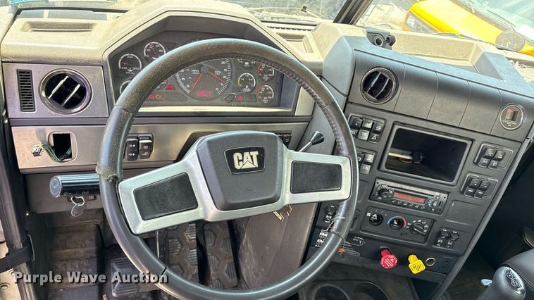 image for item MZ9406 2013 Caterpillar CT660S semi truck