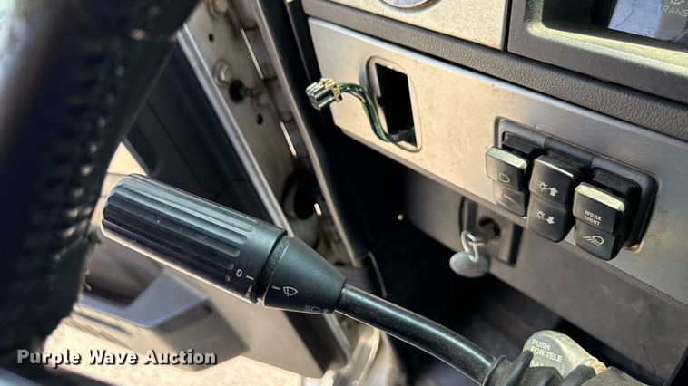 image for item MZ9406 2013 Caterpillar CT660S semi truck