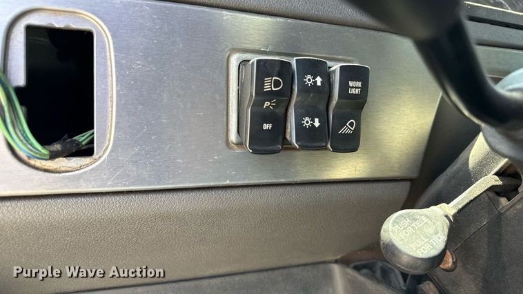 image for item MZ9406 2013 Caterpillar CT660S semi truck