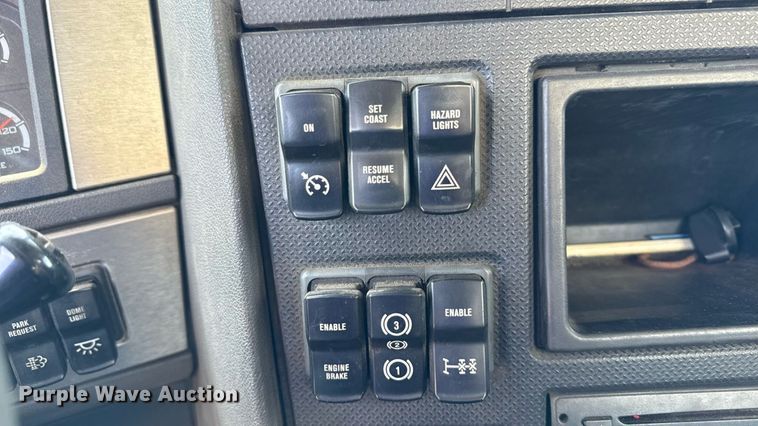 image for item MZ9406 2013 Caterpillar CT660S semi truck