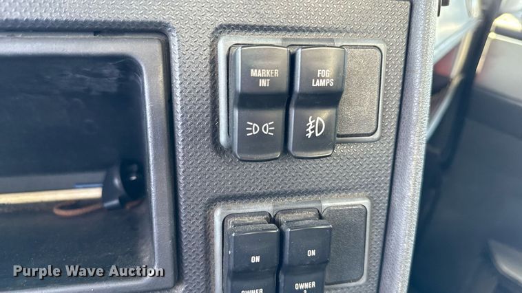 image for item MZ9406 2013 Caterpillar CT660S semi truck