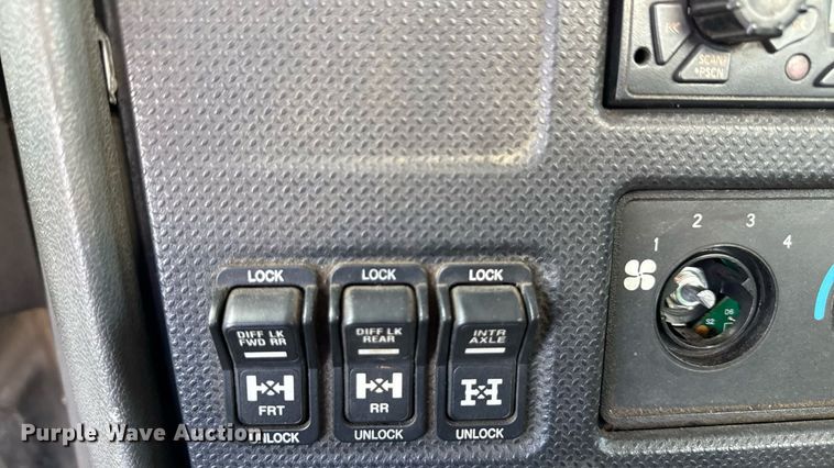 image for item MZ9406 2013 Caterpillar CT660S semi truck