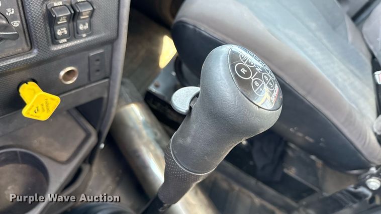 image for item MZ9406 2013 Caterpillar CT660S semi truck