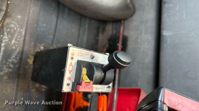 image for item MZ9406 2013 Caterpillar CT660S semi truck