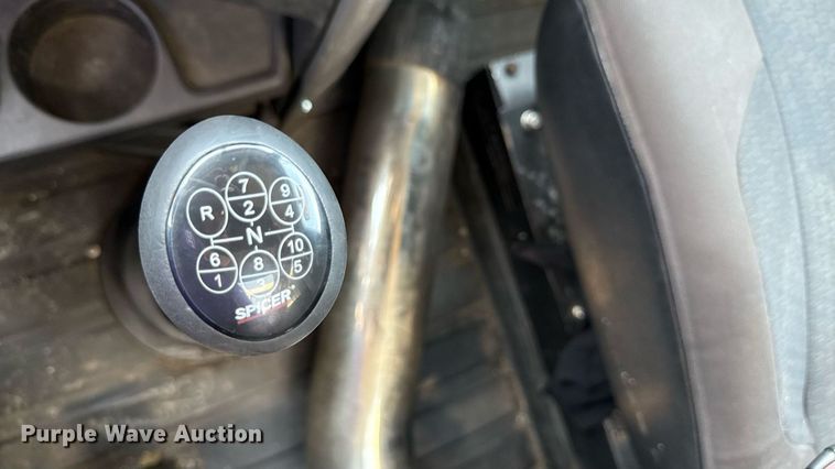 image for item MZ9406 2013 Caterpillar CT660S semi truck