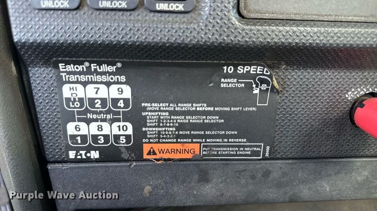 image for item MZ9406 2013 Caterpillar CT660S semi truck