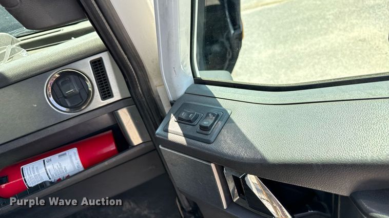 image for item MZ9406 2013 Caterpillar CT660S semi truck