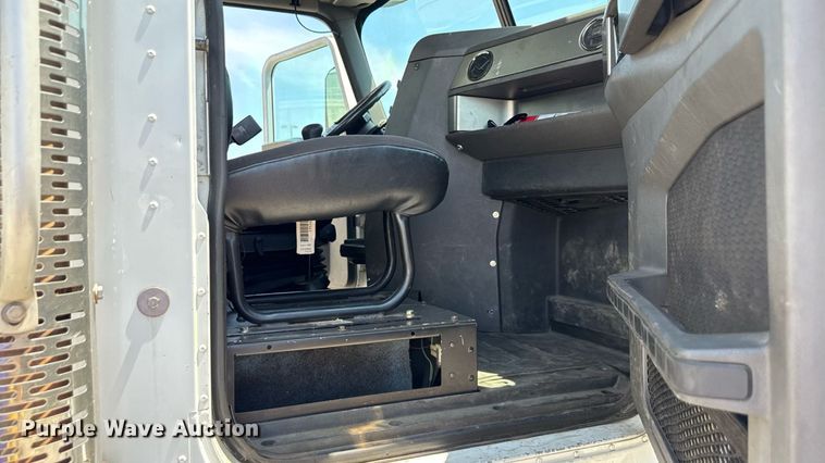 image for item MZ9406 2013 Caterpillar CT660S semi truck