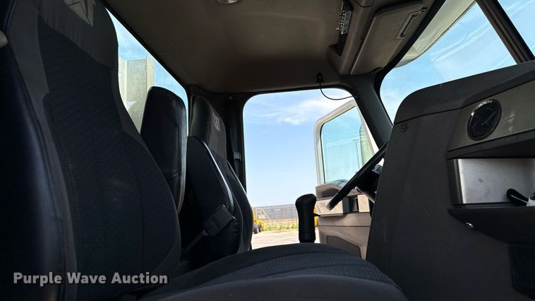 image for item MZ9406 2013 Caterpillar CT660S semi truck