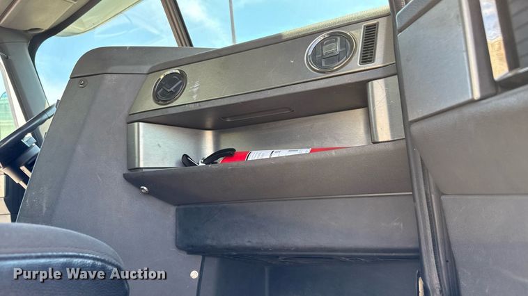 image for item MZ9406 2013 Caterpillar CT660S semi truck