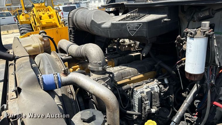 image for item MZ9406 2013 Caterpillar CT660S semi truck