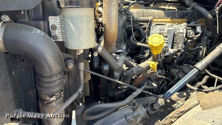 image for item MZ9406 2013 Caterpillar CT660S semi truck