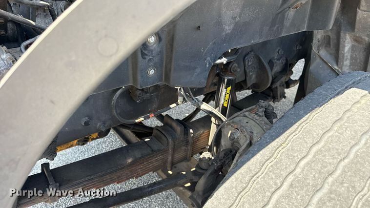 image for item MZ9406 2013 Caterpillar CT660S semi truck