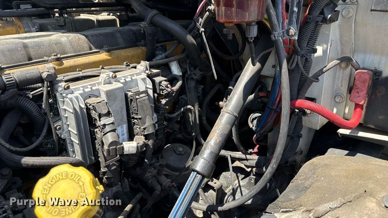 image for item MZ9406 2013 Caterpillar CT660S semi truck