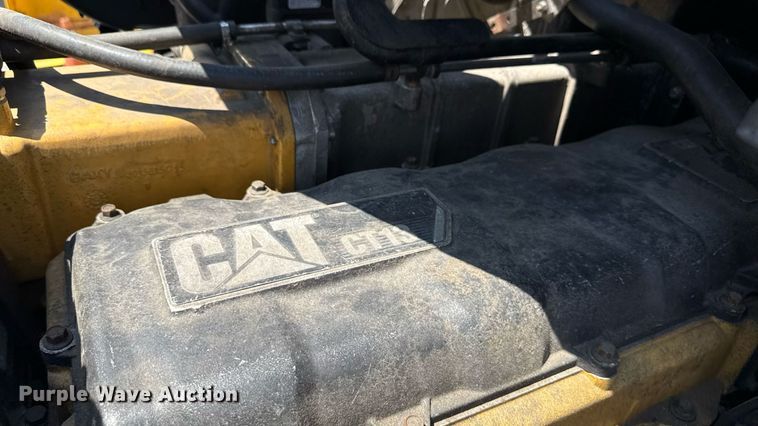 image for item MZ9406 2013 Caterpillar CT660S semi truck