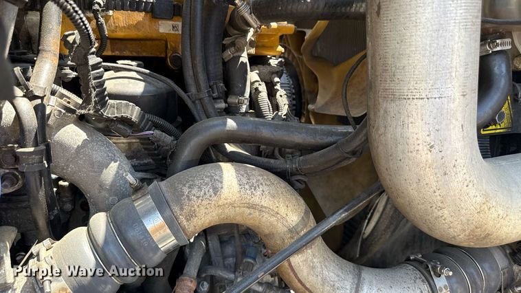 image for item MZ9406 2013 Caterpillar CT660S semi truck