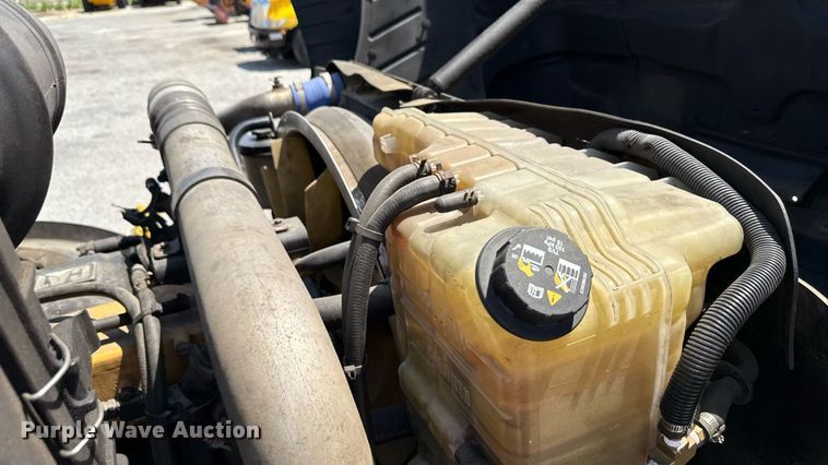 image for item MZ9406 2013 Caterpillar CT660S semi truck