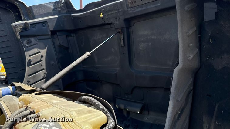 image for item MZ9406 2013 Caterpillar CT660S semi truck