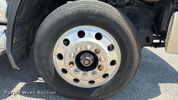 image for item MZ9406 2013 Caterpillar CT660S semi truck