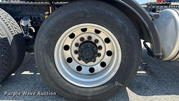 image for item MZ9406 2013 Caterpillar CT660S semi truck