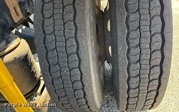 image for item MZ9406 2013 Caterpillar CT660S semi truck