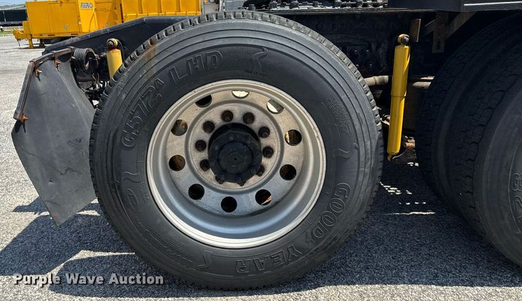 image for item MZ9406 2013 Caterpillar CT660S semi truck