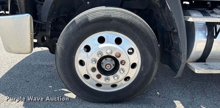 image for item MZ9406 2013 Caterpillar CT660S semi truck