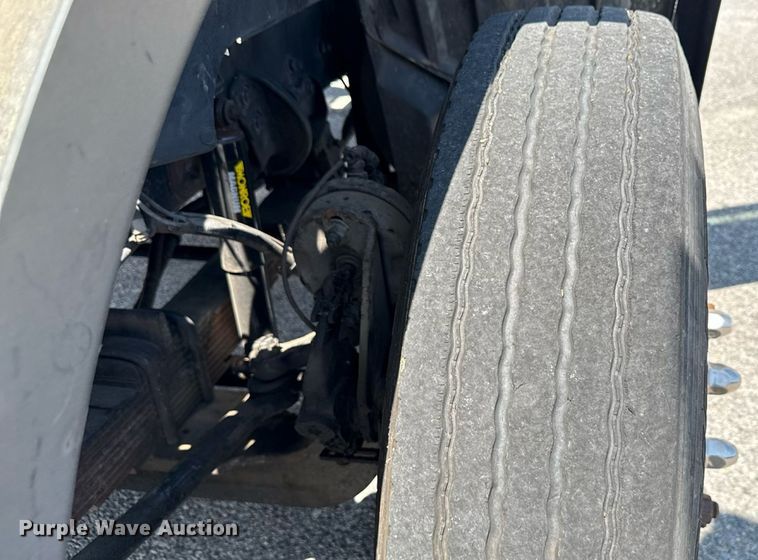 image for item MZ9406 2013 Caterpillar CT660S semi truck