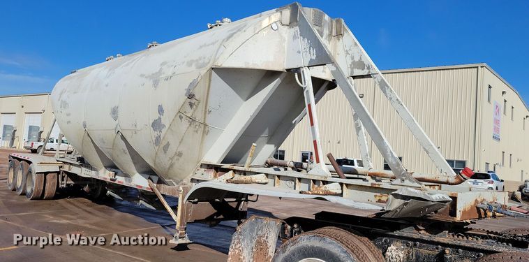 image for item NB9850 1983 Fruehauf HAB-F3-J1300 pneumatic dry bulk trailer