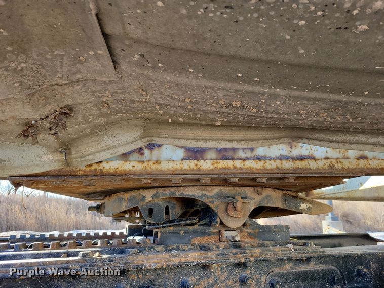 image for item NB9850 1983 Fruehauf HAB-F3-J1300 pneumatic dry bulk trailer