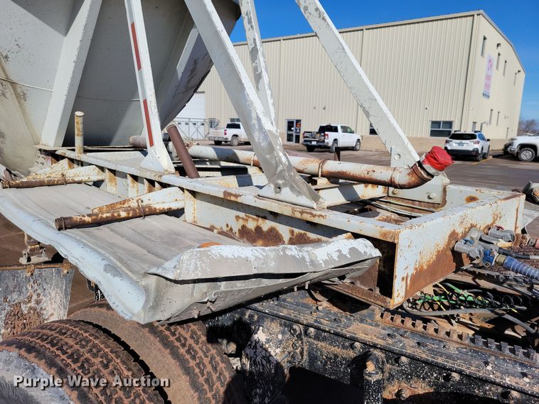 image for item NB9850 1983 Fruehauf HAB-F3-J1300 pneumatic dry bulk trailer