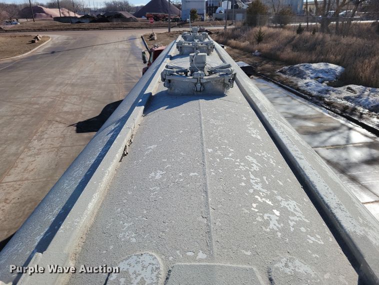 image for item NB9850 1983 Fruehauf HAB-F3-J1300 pneumatic dry bulk trailer