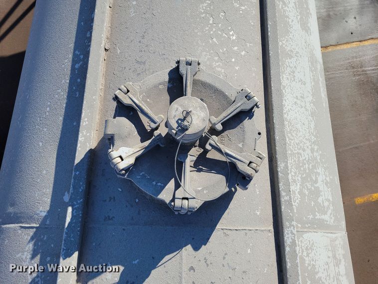 image for item NB9850 1983 Fruehauf HAB-F3-J1300 pneumatic dry bulk trailer