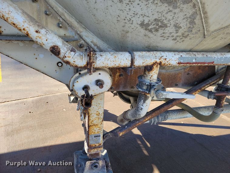 image for item NB9850 1983 Fruehauf HAB-F3-J1300 pneumatic dry bulk trailer