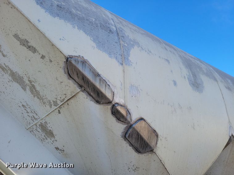 image for item NB9850 1983 Fruehauf HAB-F3-J1300 pneumatic dry bulk trailer