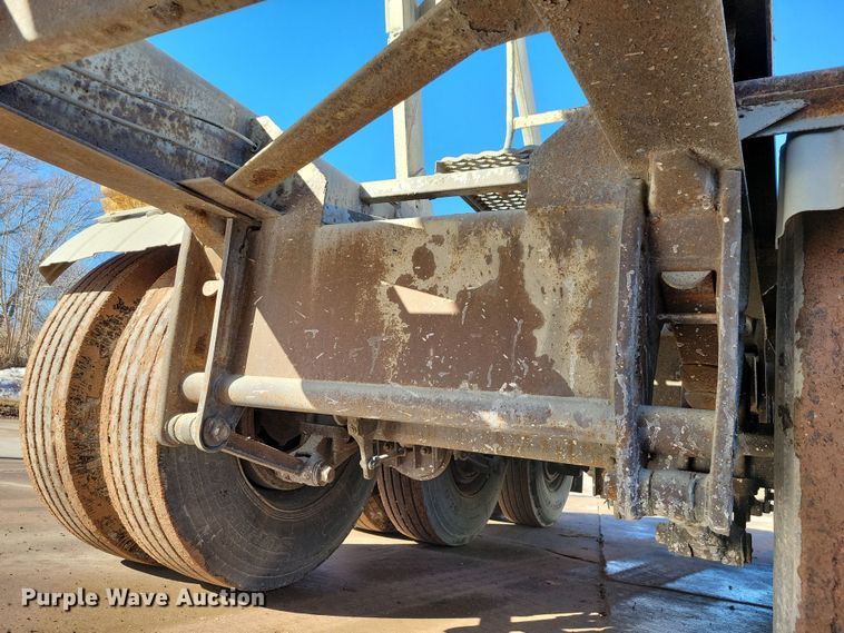 image for item NB9850 1983 Fruehauf HAB-F3-J1300 pneumatic dry bulk trailer