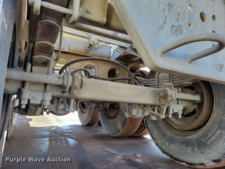 image for item NB9850 1983 Fruehauf HAB-F3-J1300 pneumatic dry bulk trailer