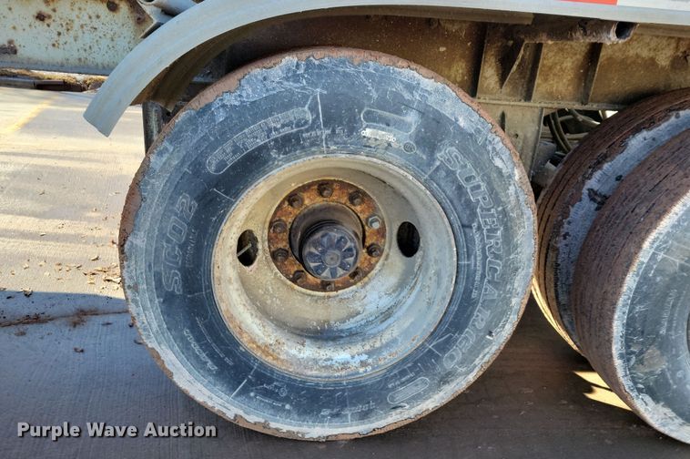 image for item NB9850 1983 Fruehauf HAB-F3-J1300 pneumatic dry bulk trailer