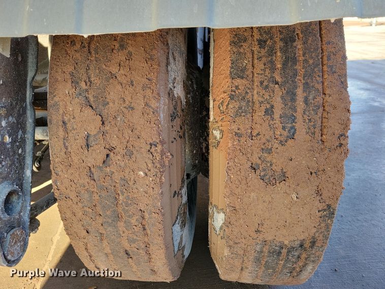 image for item NB9850 1983 Fruehauf HAB-F3-J1300 pneumatic dry bulk trailer