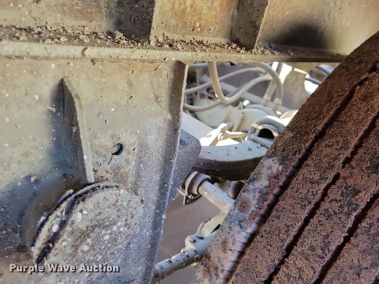 image for item NB9850 1983 Fruehauf HAB-F3-J1300 pneumatic dry bulk trailer