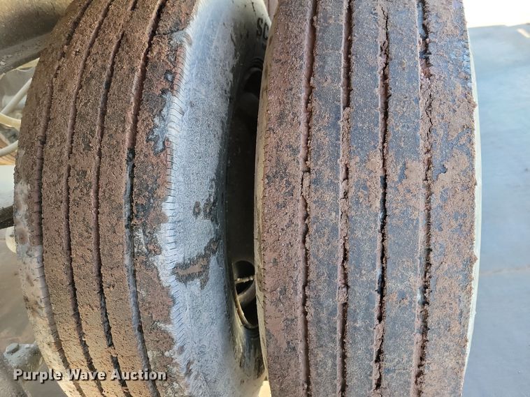 image for item NB9850 1983 Fruehauf HAB-F3-J1300 pneumatic dry bulk trailer