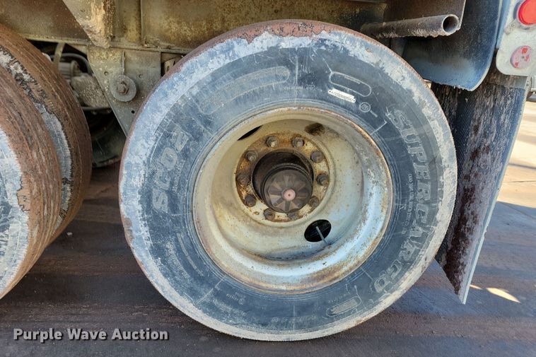 image for item NB9850 1983 Fruehauf HAB-F3-J1300 pneumatic dry bulk trailer