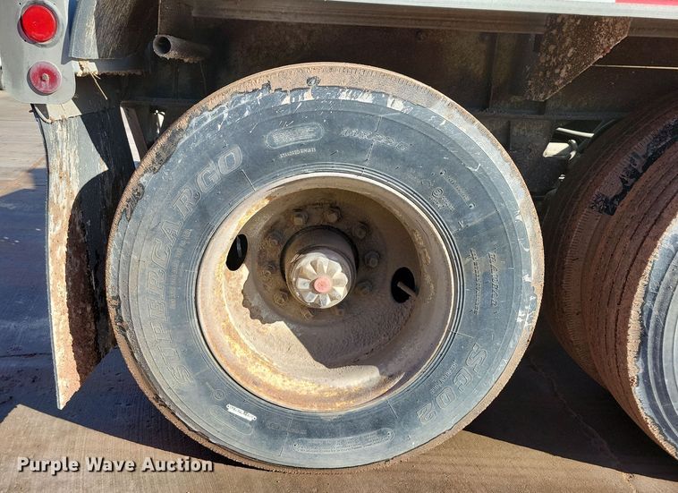 image for item NB9850 1983 Fruehauf HAB-F3-J1300 pneumatic dry bulk trailer