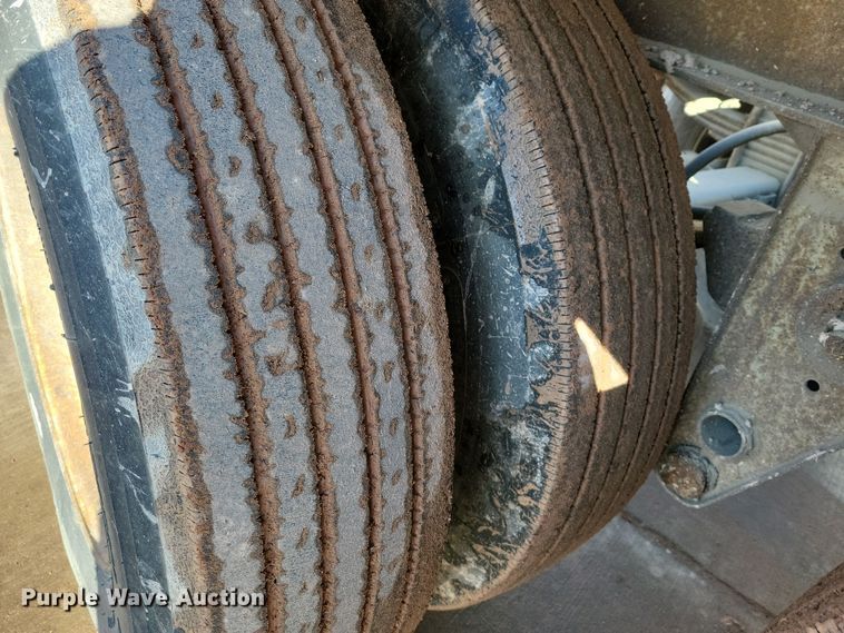 image for item NB9850 1983 Fruehauf HAB-F3-J1300 pneumatic dry bulk trailer