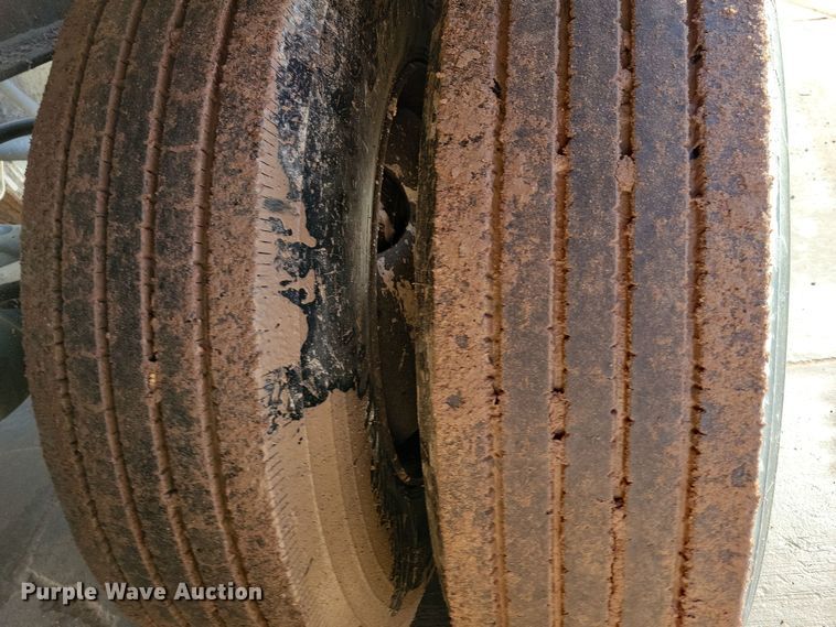 image for item NB9850 1983 Fruehauf HAB-F3-J1300 pneumatic dry bulk trailer